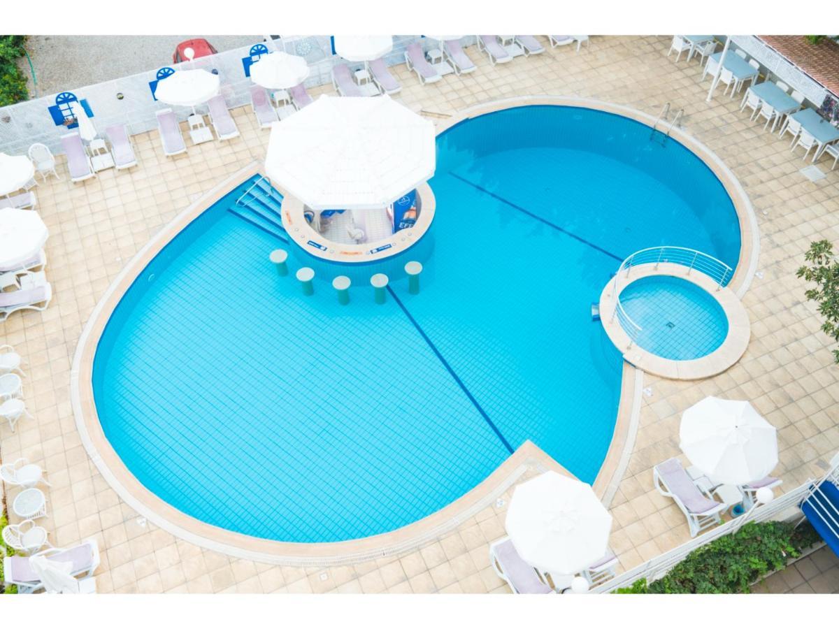Sammy'S Hotel 키레니아 외부 사진