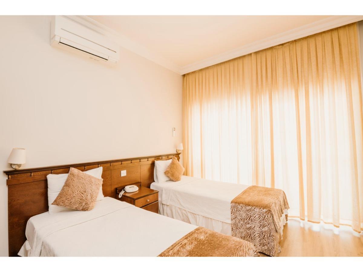 Sammy'S Hotel 키레니아 외부 사진