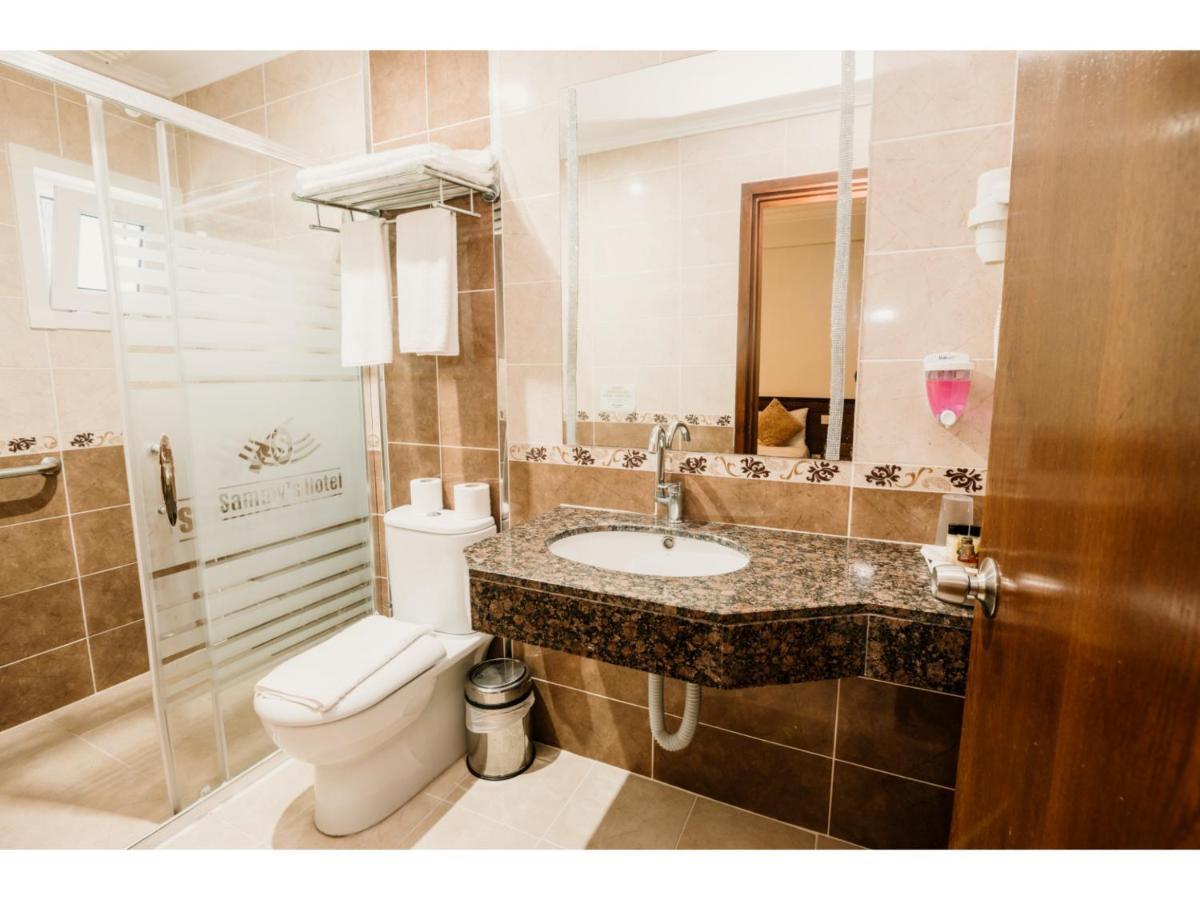 Sammy'S Hotel 키레니아 외부 사진