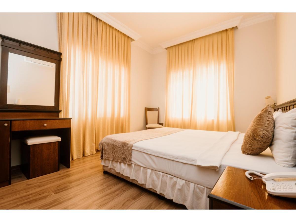 Sammy'S Hotel 키레니아 외부 사진