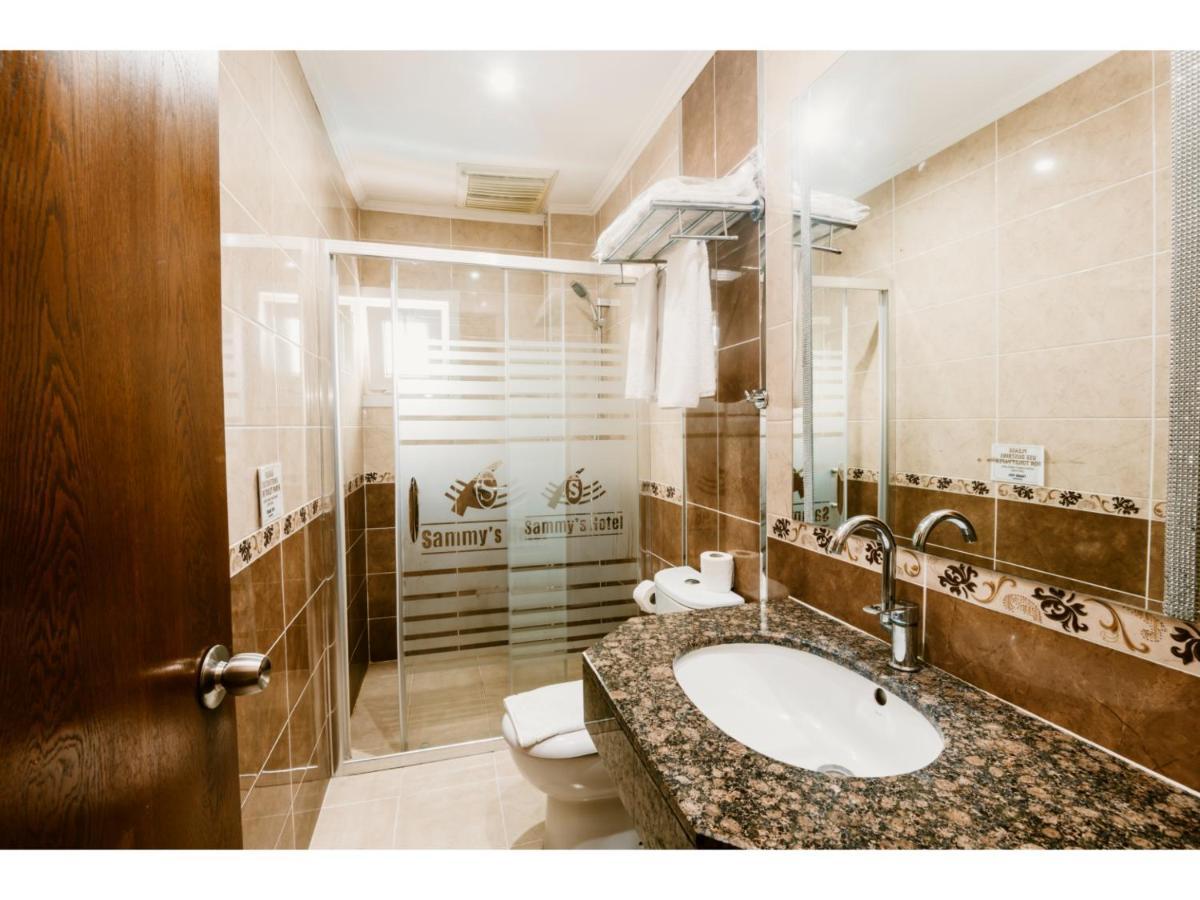 Sammy'S Hotel 키레니아 외부 사진