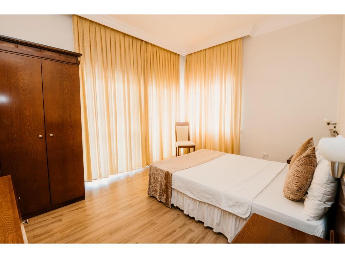 Sammy'S Hotel 키레니아 외부 사진