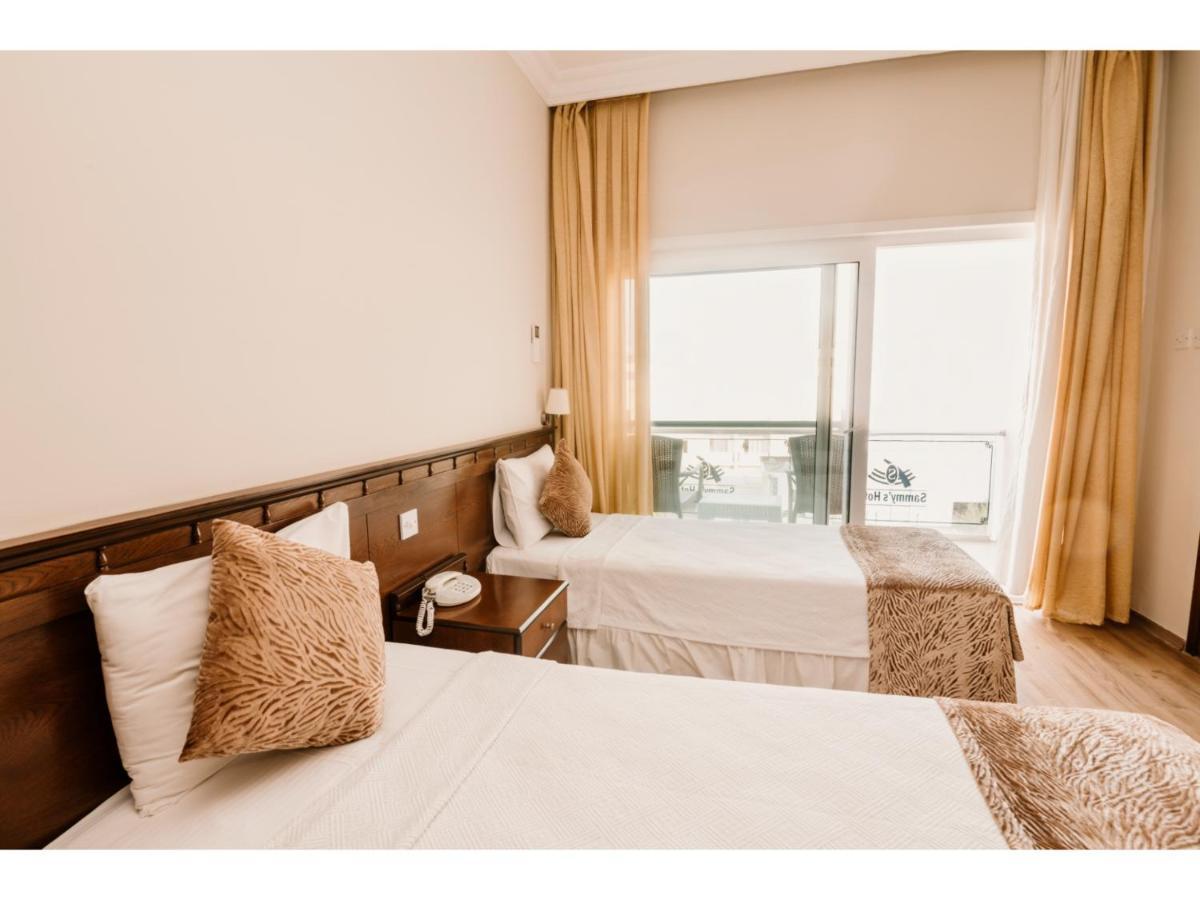Sammy'S Hotel 키레니아 외부 사진