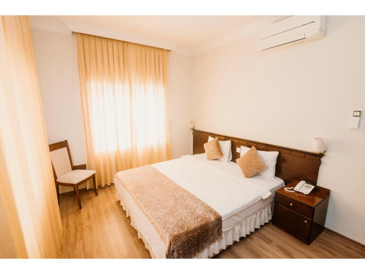 Sammy'S Hotel 키레니아 외부 사진