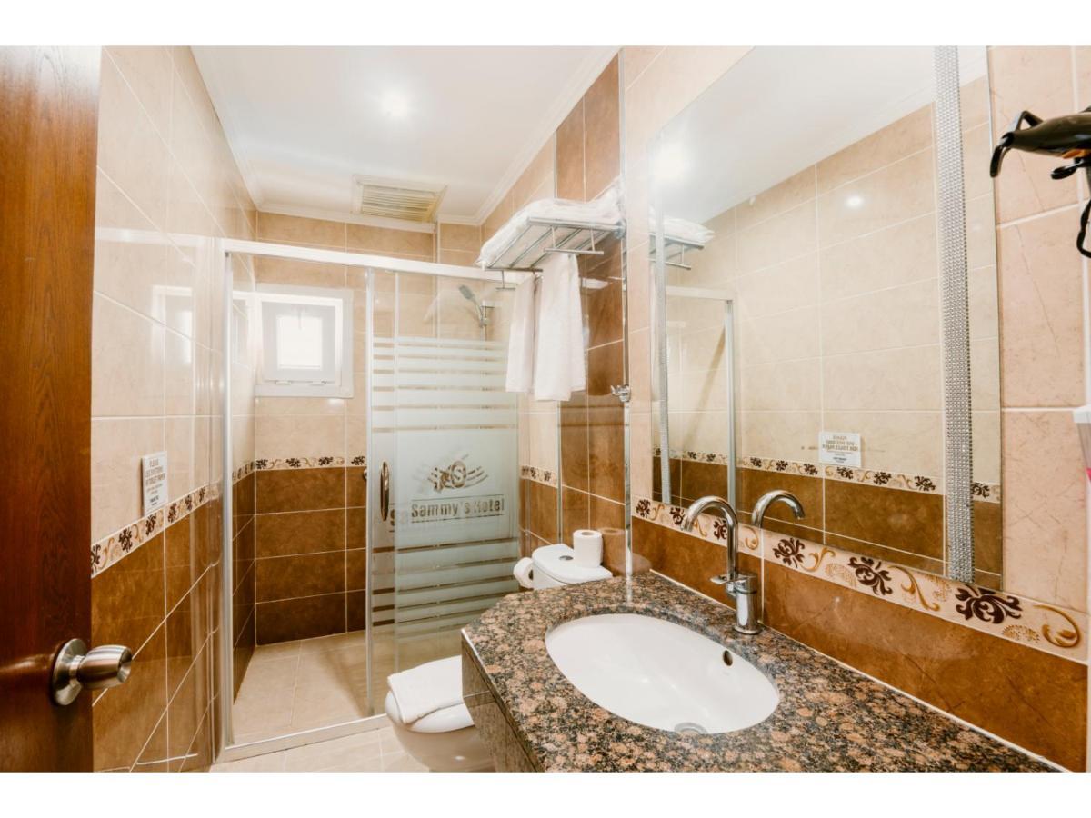 Sammy'S Hotel 키레니아 외부 사진