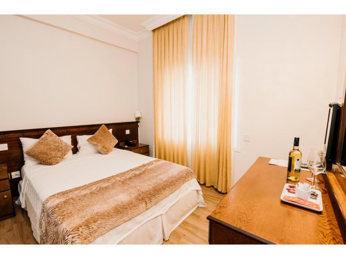 Sammy'S Hotel 키레니아 외부 사진