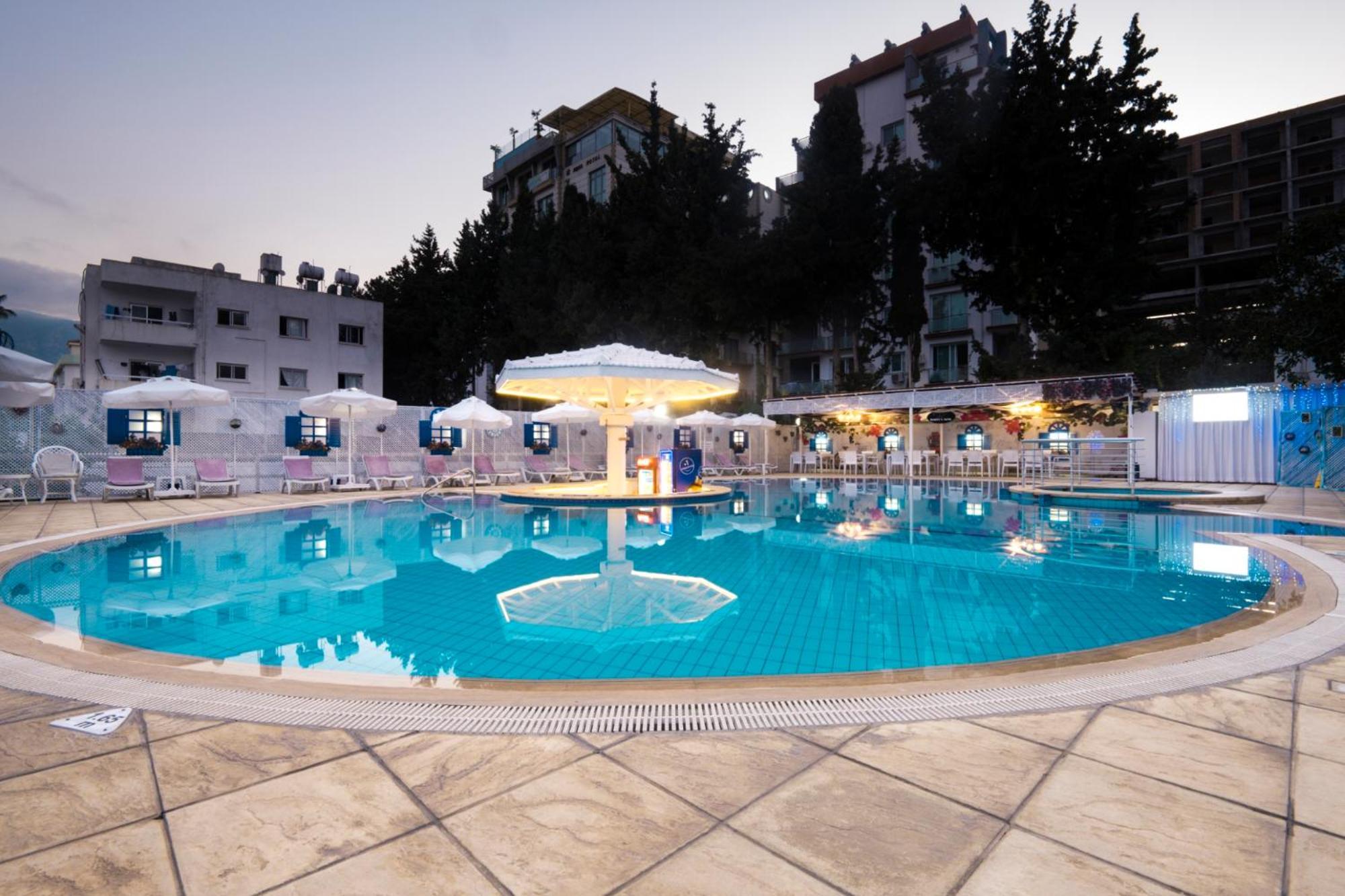 Sammy'S Hotel 키레니아 외부 사진